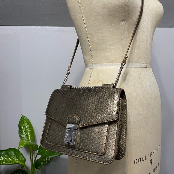 Reiss Crossbody in a antique gold - Picture 8 of 8